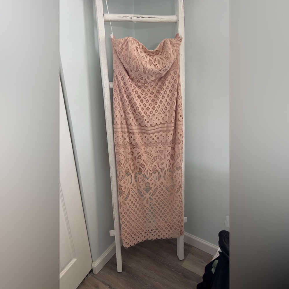 Stunning lace pink dress!